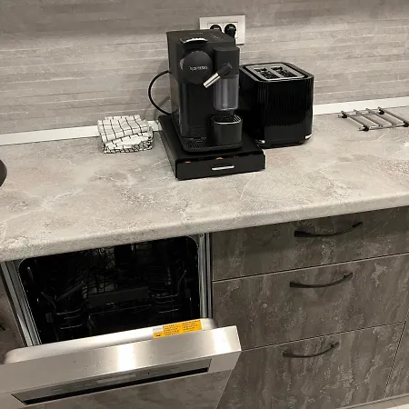 Amazing 2-room Penthouse Cityview W13 *