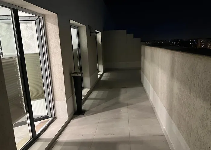 Daire Amazing 2-room Penthouse Cityview W13