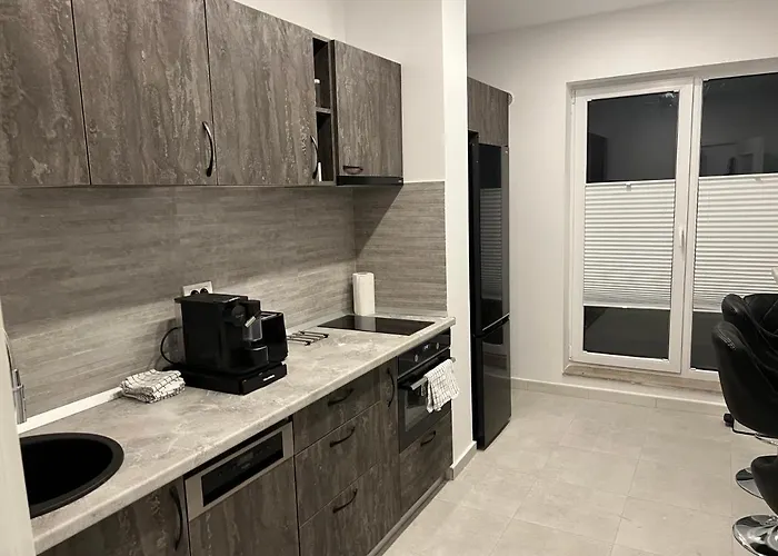 Daire Amazing 2-room Penthouse Cityview W13 *