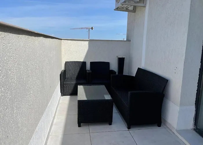 Amazing 2-room Penthouse Cityview W13 Bükreş