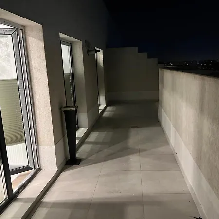 דירה Amazing 2-room Penthouse Cityview W13
